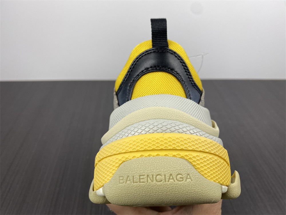 Ba*len*cia*ga triple s g*u*i sneaker